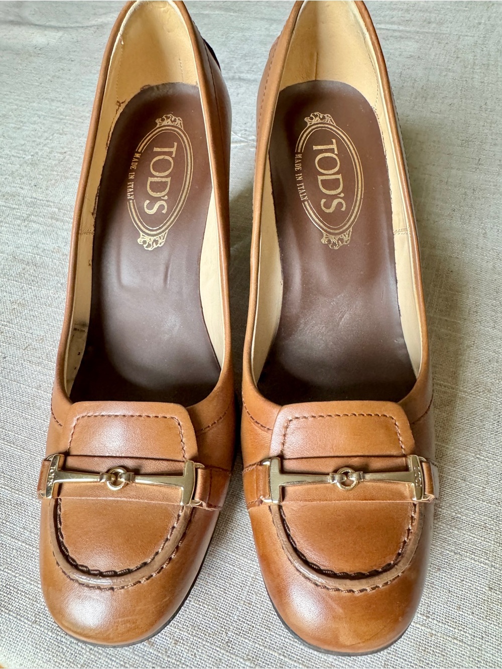 Tod's Tan Leather Heeled Loafers with Gold Bit